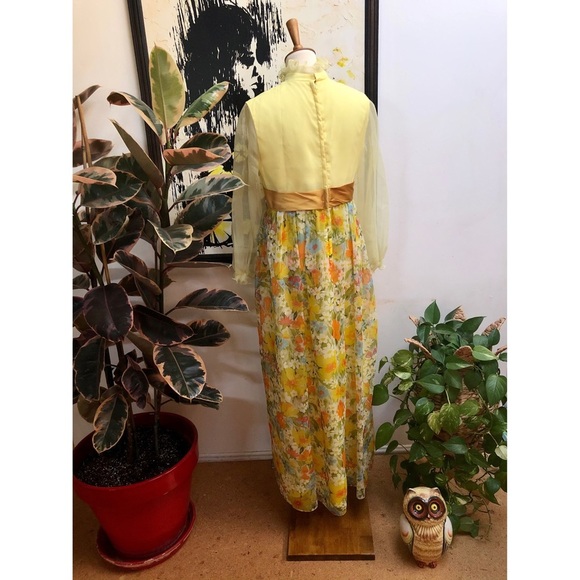 Quirky Bride!!!! Wedding Dress w Veil - Picture 9 of 16